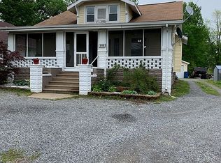 810 S Division St, Carterville, IL 62918