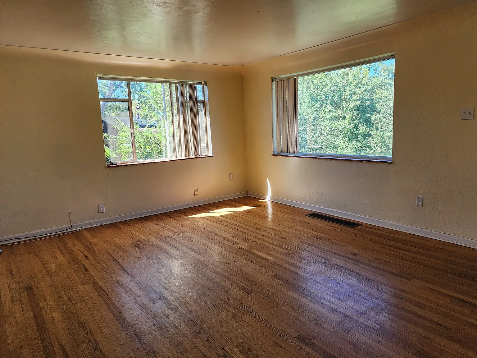 2 bed, 1.5 bath, 858 sqft, $2,000 — Photo 3