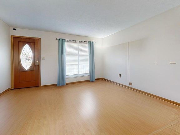 4th image of 1709 Maple Dr