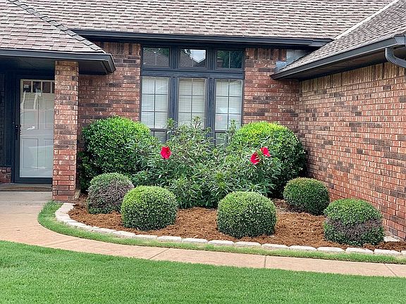 Lots of flower beds!