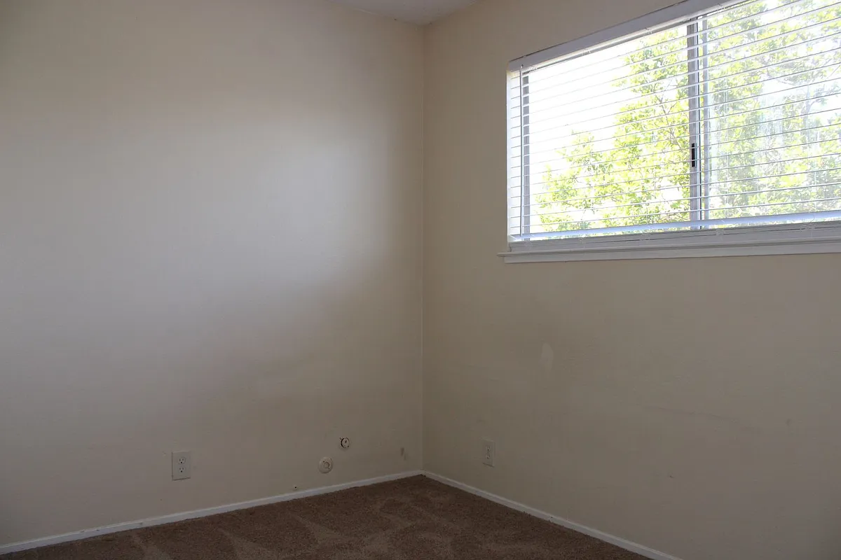 Building Photo - 2213 Roselake Ave #C