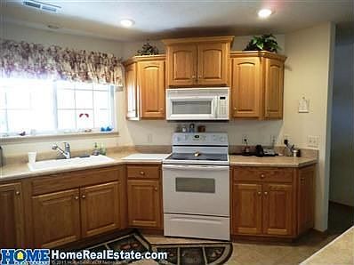 5th image of 7650 Maple Village Dr