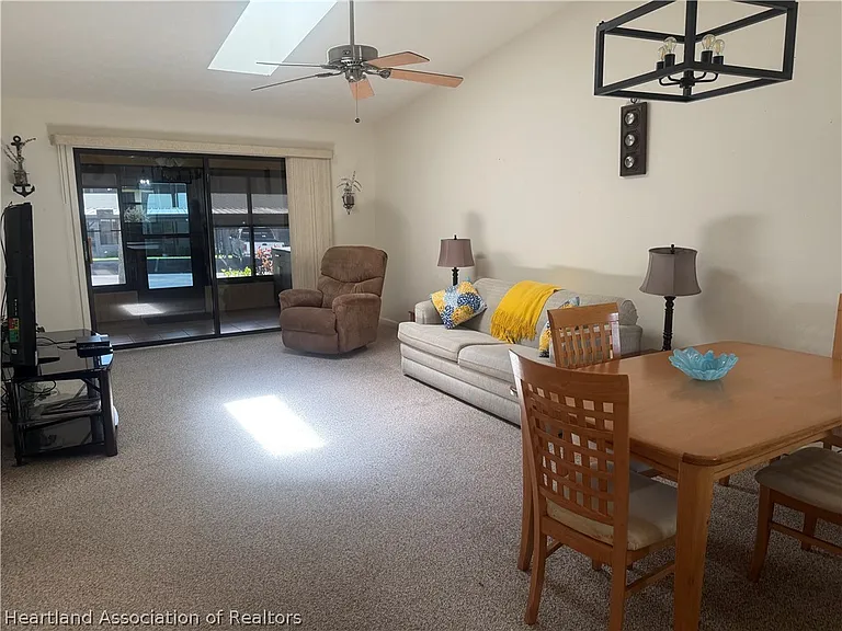 14 Charlton Dr — Photo 10