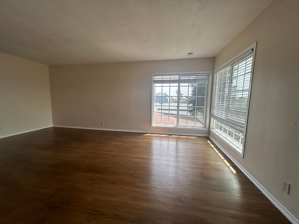 1st image of 829 Ocean Park Blvd #5