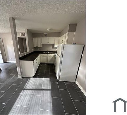 5th image of 2215 Stewart Ave APT D