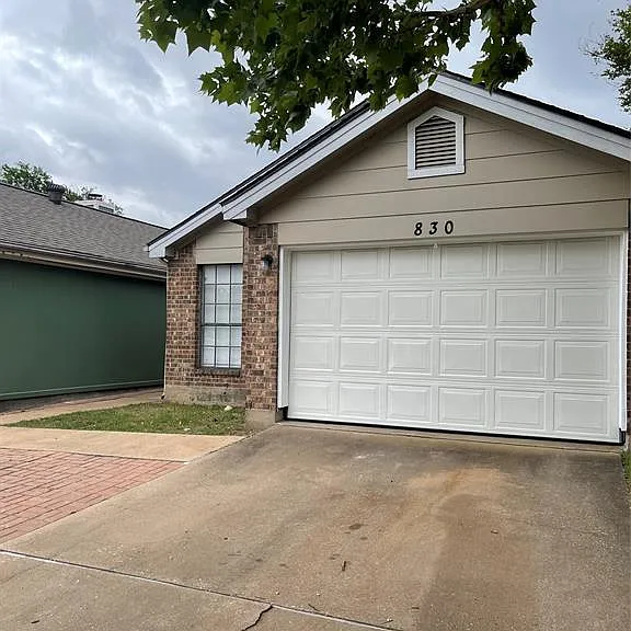 830 Mica Ln — Photo 2