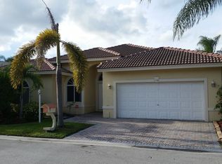 11581 SW 10th St, Pembroke Pines, FL 33025