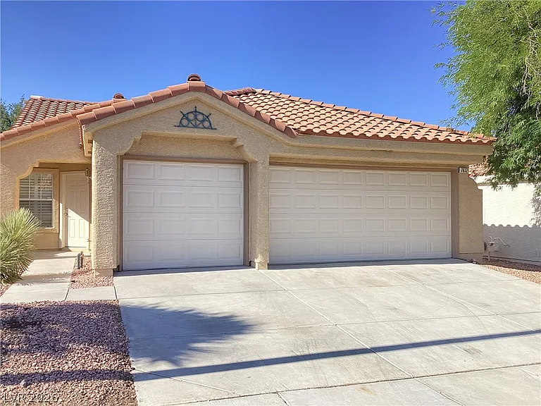 7632 Rockfield Dr — Photo 2
