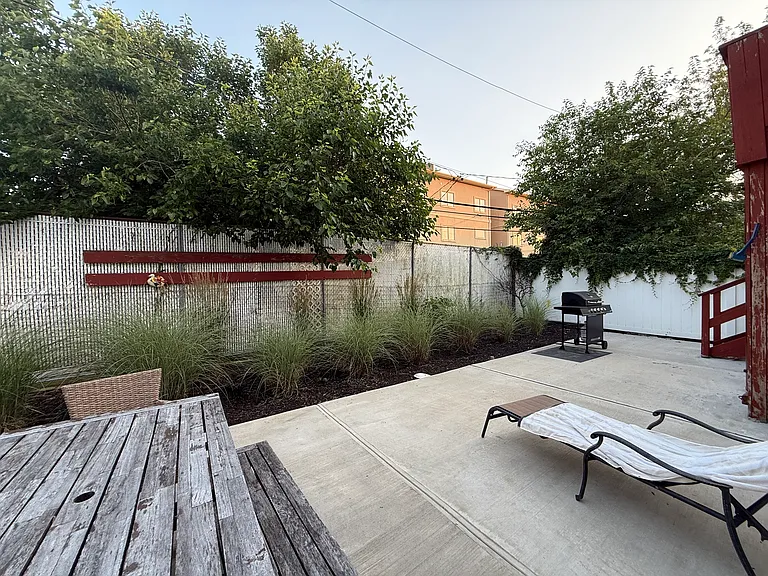 450 E Penn St #1 — Photo 2
