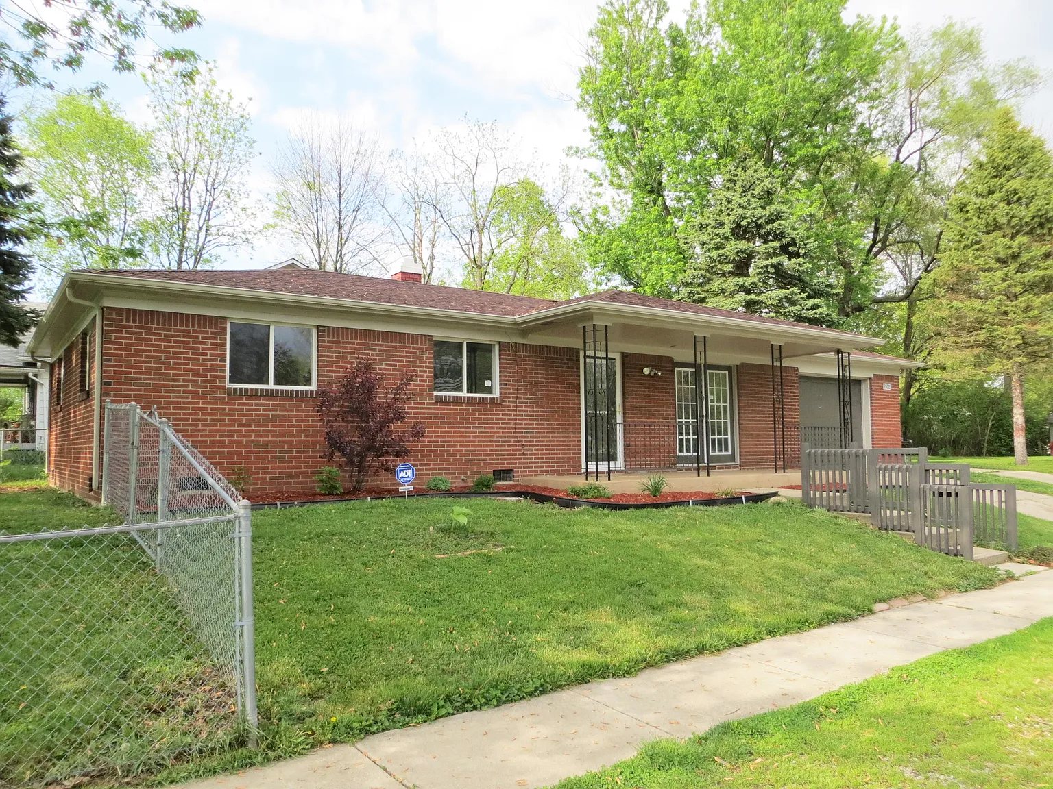 8502 E Michigan St photo 1
