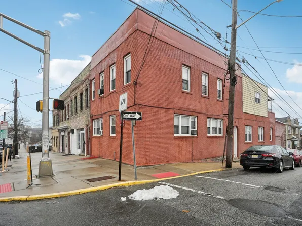 523 Grand Avenue image 1 of 18