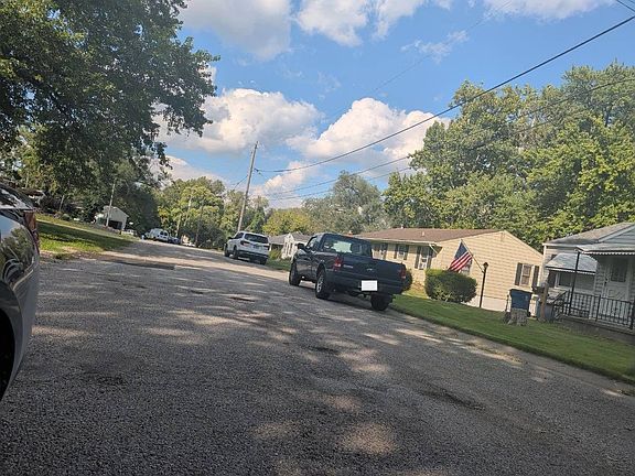 4th image of 1910 Burling Dr