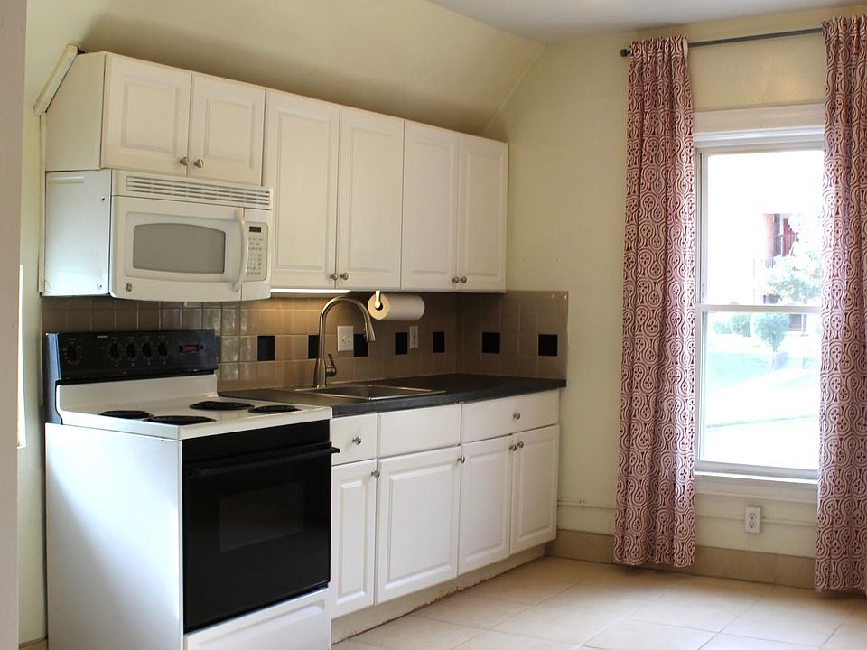 Eat-In Kitchen