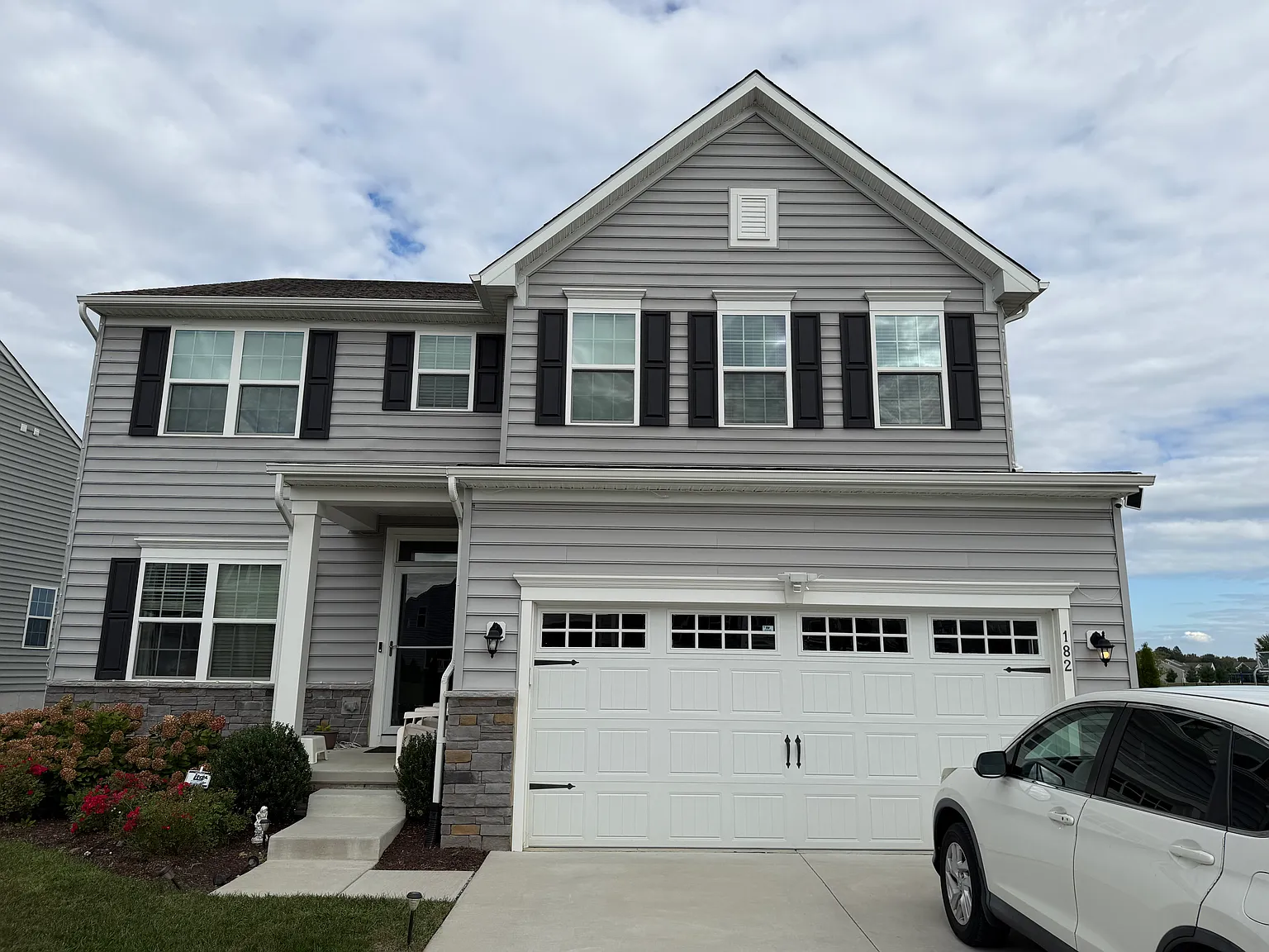 4 bed, 2.5 bath, 3571 sqft, $3,799 — Photo 1