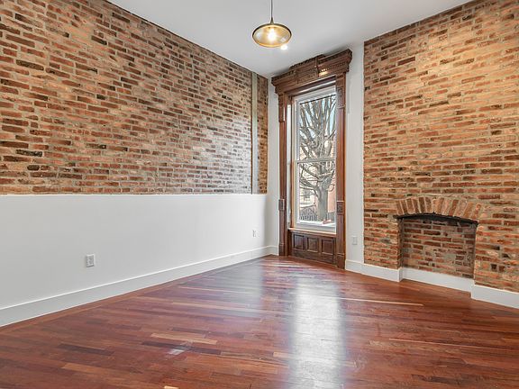 4th image of 247 Jefferson Ave