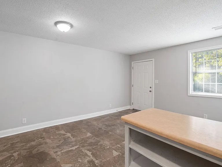 331 Randell Dr — Photo 10