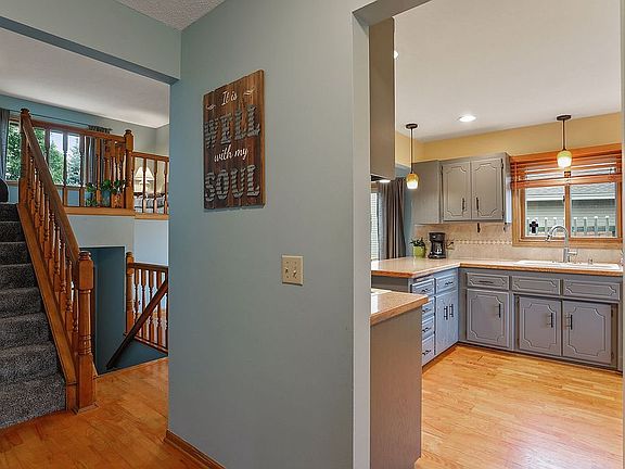 5th image of 11236 Hampshire Ct E