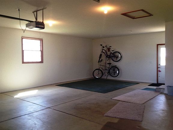 5th image of 805 E Country Ln