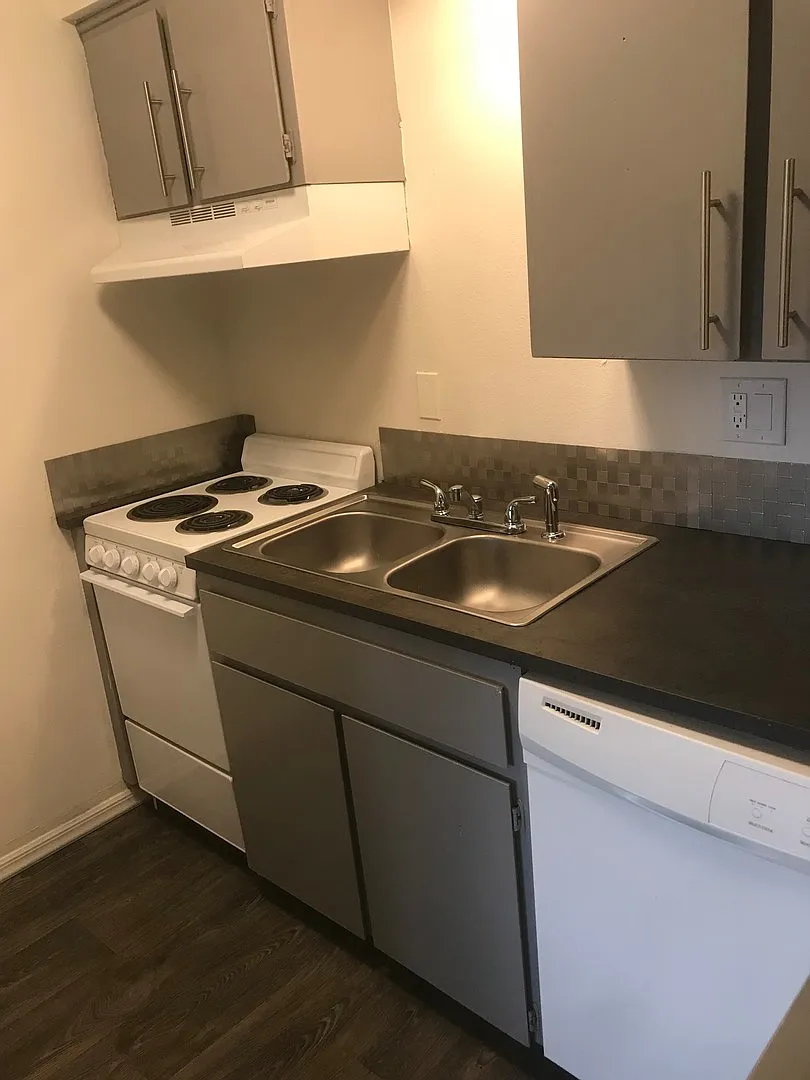 Park Place West — Photo 3