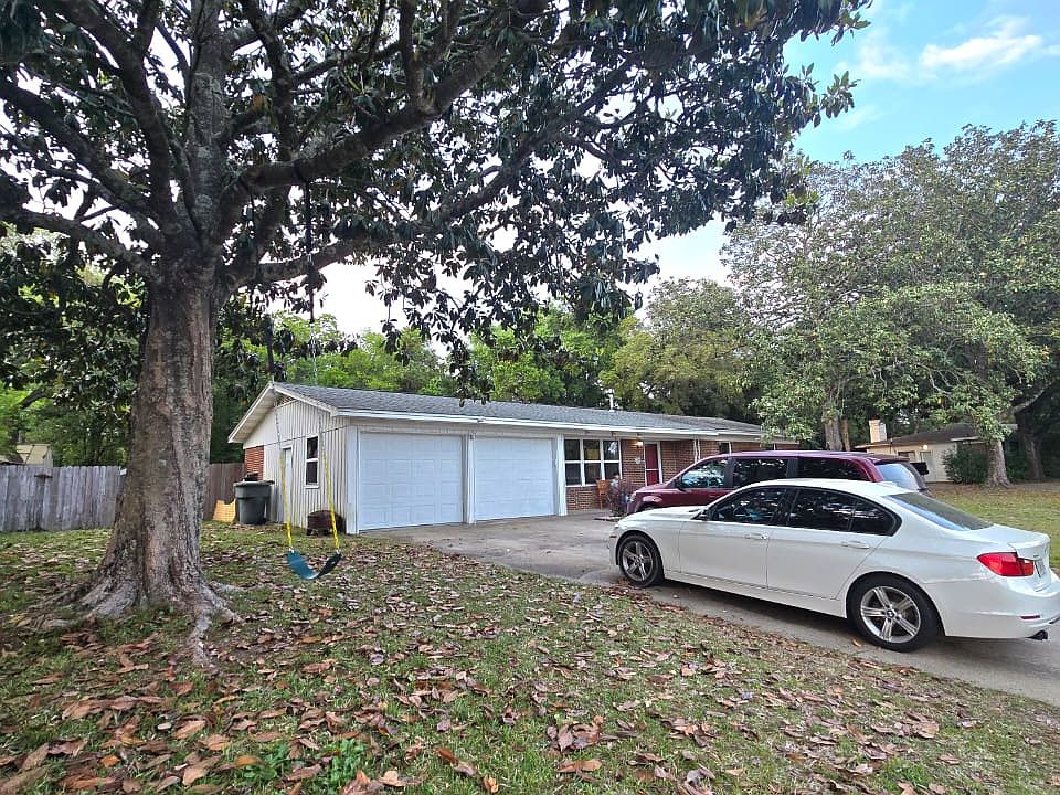 1st image of 229 Bayou Woods Dr