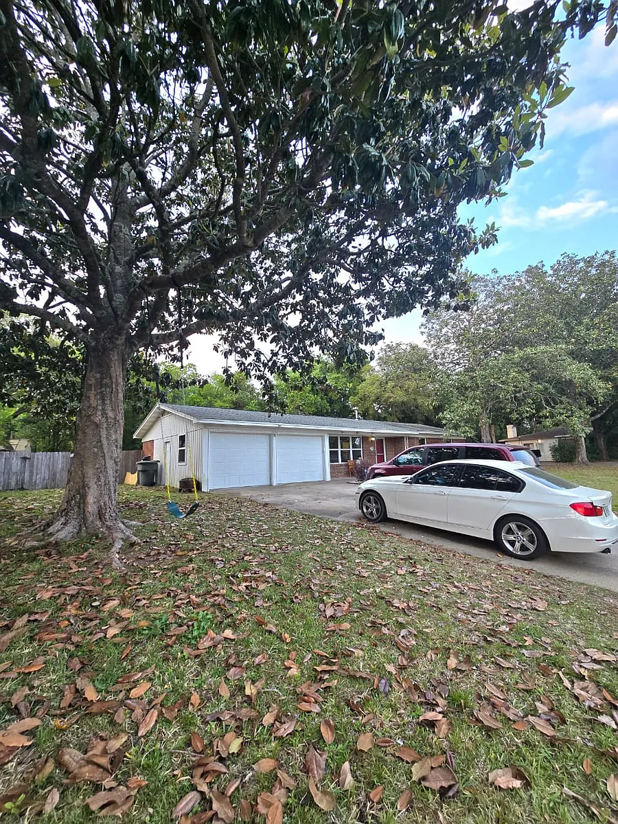 Building Photo - 229 Bayou Woods Dr