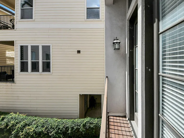 1716 Stuart St — Photo 13