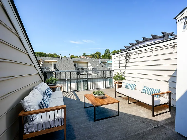 2608 S Kenmore Ct — Photo 37