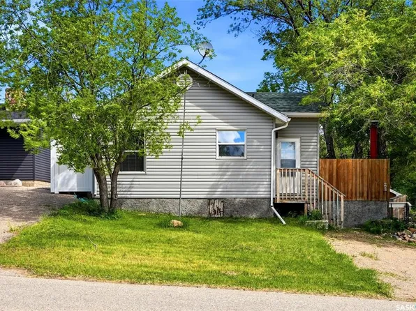 228 NICOLL AVENUE, Regina Beach, SK S0G 4C0