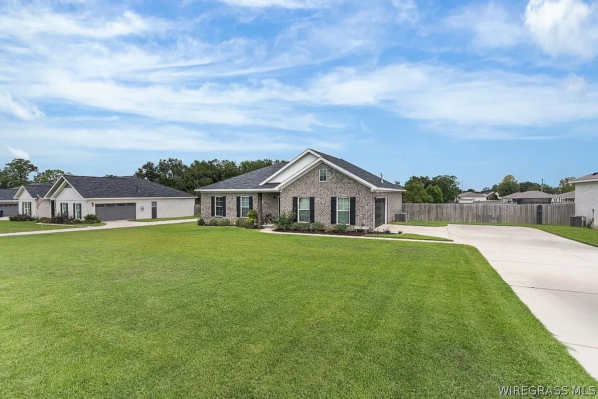4 bed, 2029 sqft, $2,800 — Photo 1