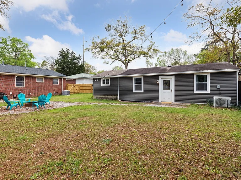 1104 Dickson Ave — Photo 41