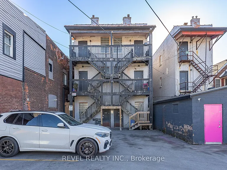 657 Barton St E #302 — Photo 36