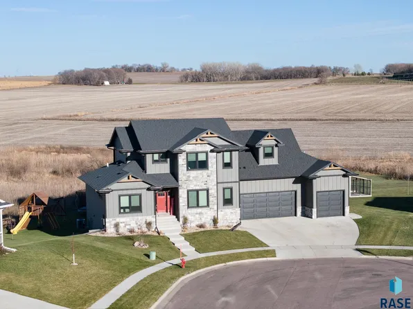2820 E Augusta Cir, Brandon, SD 57005