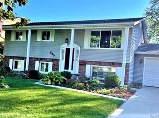935 Illinois St, Marysville, MI