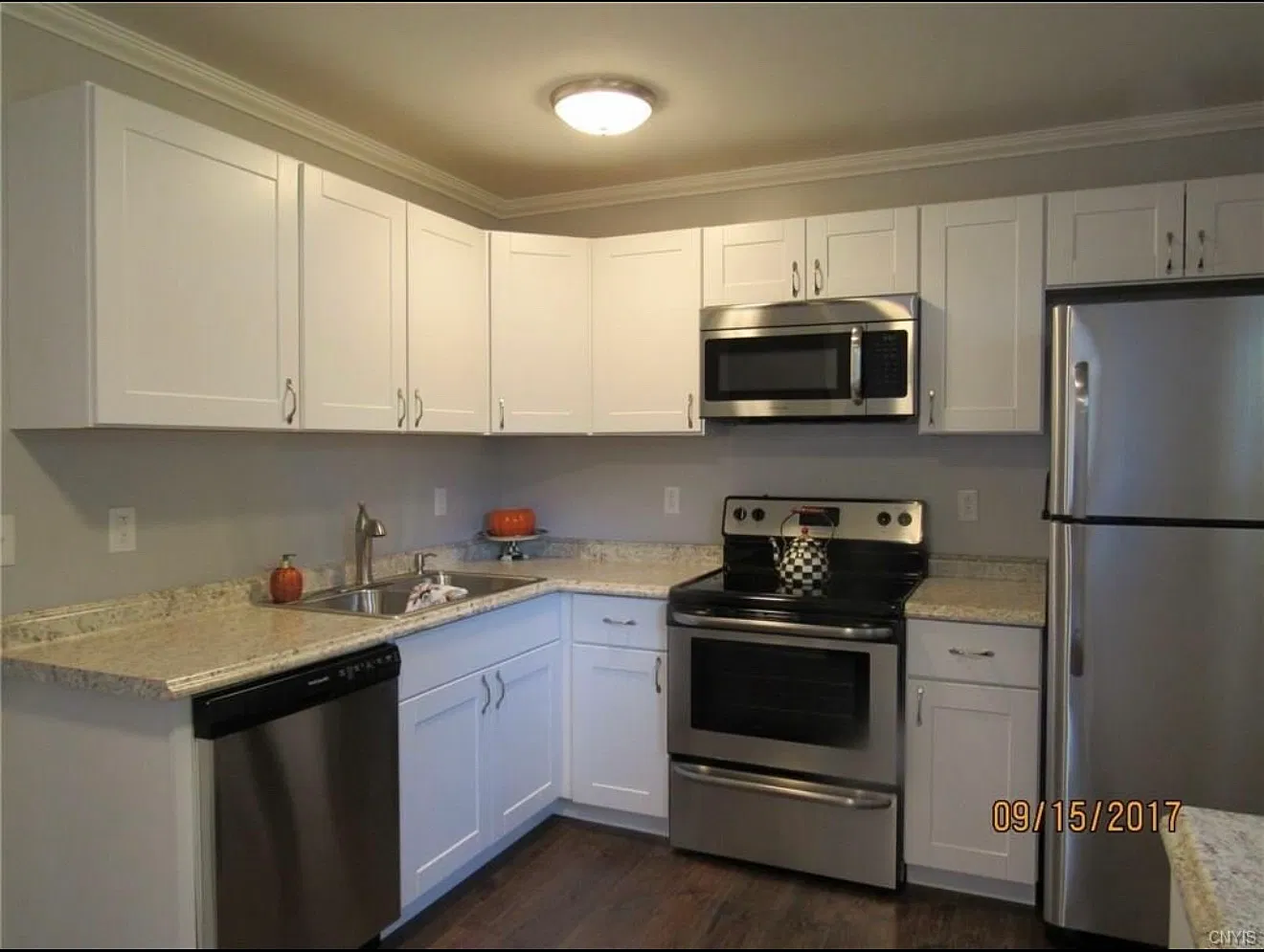 3 bed, 1150 sqft, $2,200 — Photo 4