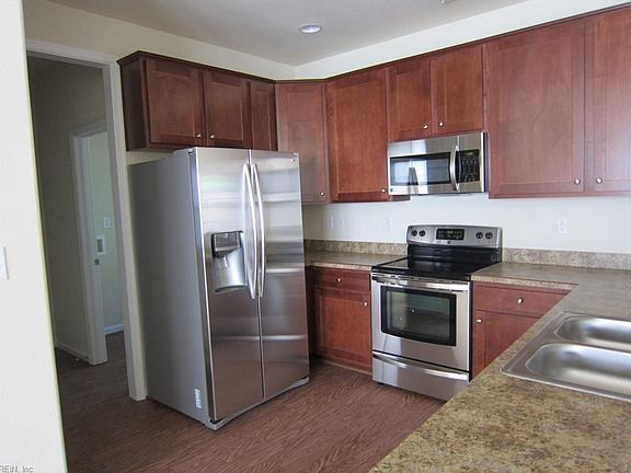 4th image of 925 12th St Unit 925