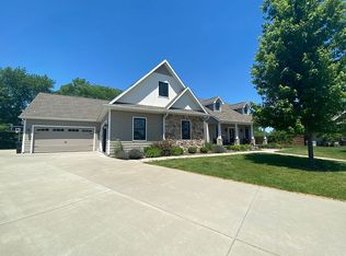 1015 Harrow Dr, Sherman, IL 62684