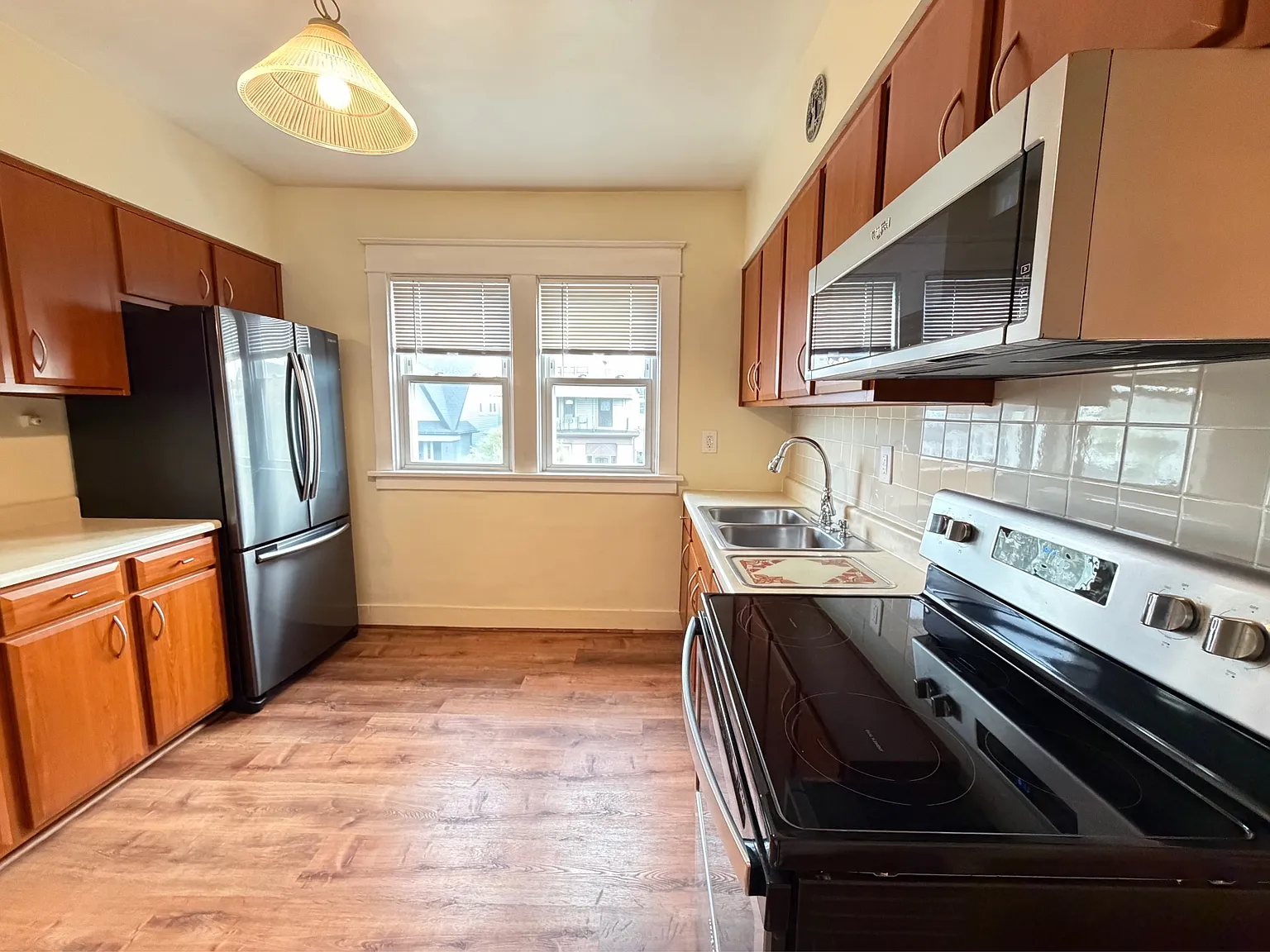 144 Lovering Avenue - Upper — Photo 2