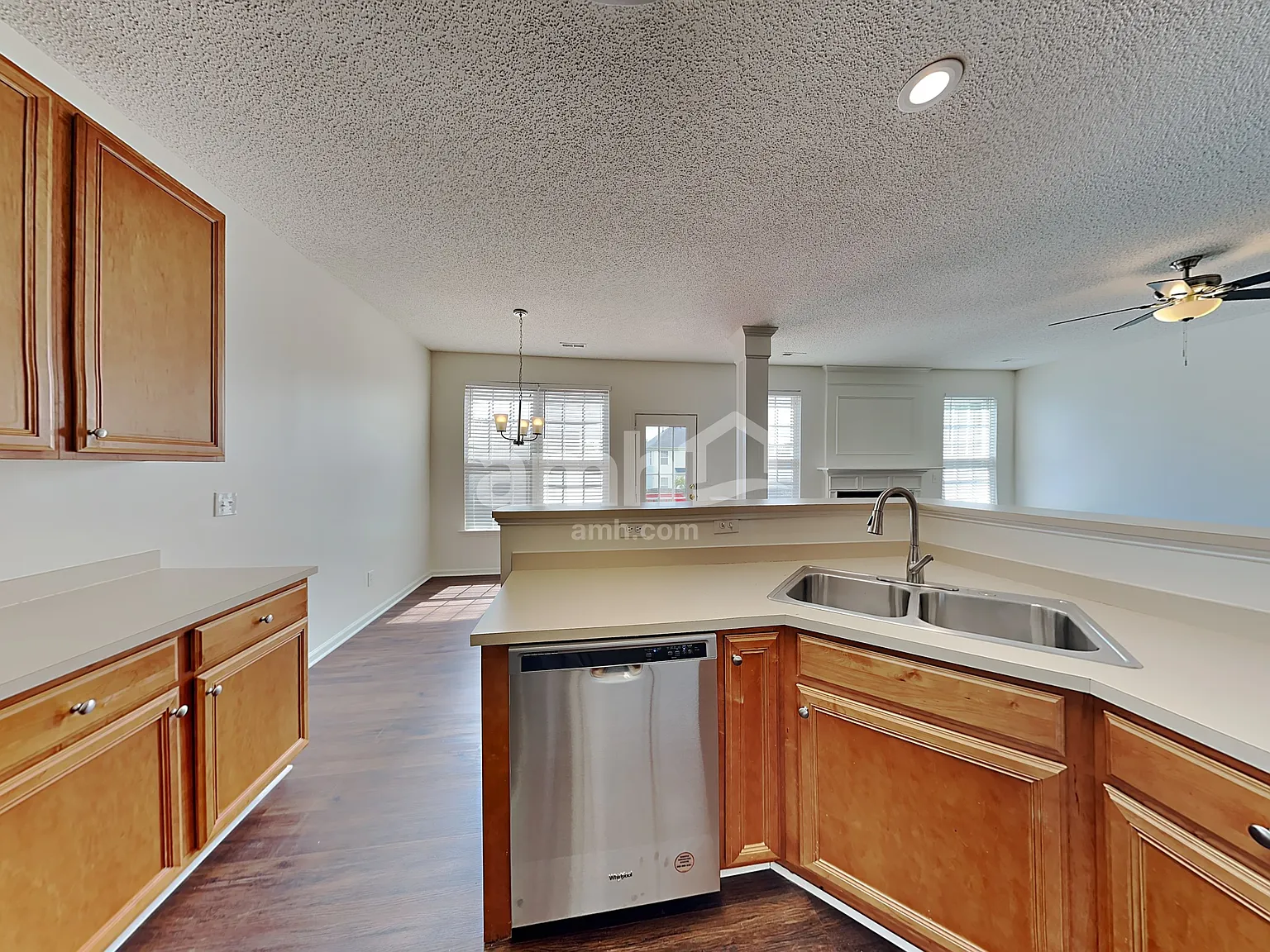 4 bed, 3.0 bath, 2600 sqft, $2,625 — Photo 3
