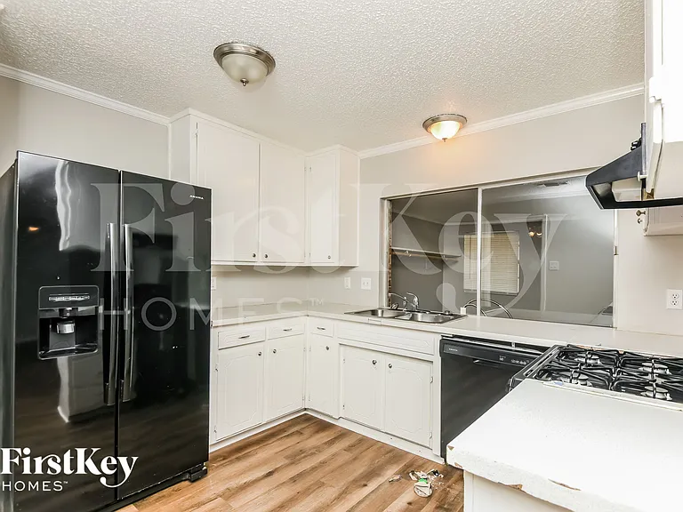 244 E Malone Ave — Photo 8