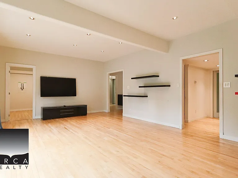 2752 Byron Rd — Photo 4