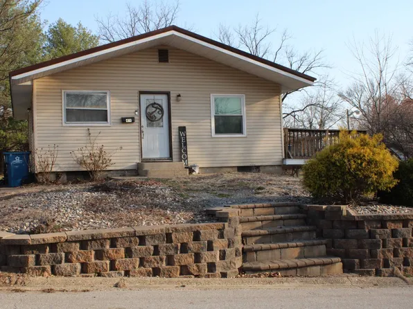 419 E Curry St, Fairfield, IL 62837