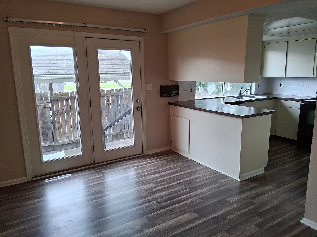 Dining Room / Kitchen - 5929 E 127th St