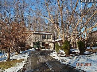 9586 Ledge Acres Rd, Macedonia, OH 44056