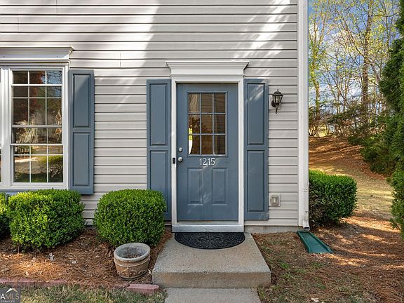 3rd image of 1215 Whitestone Rdg