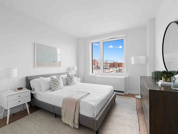 3rd image of 16014 Hillside Ave #709