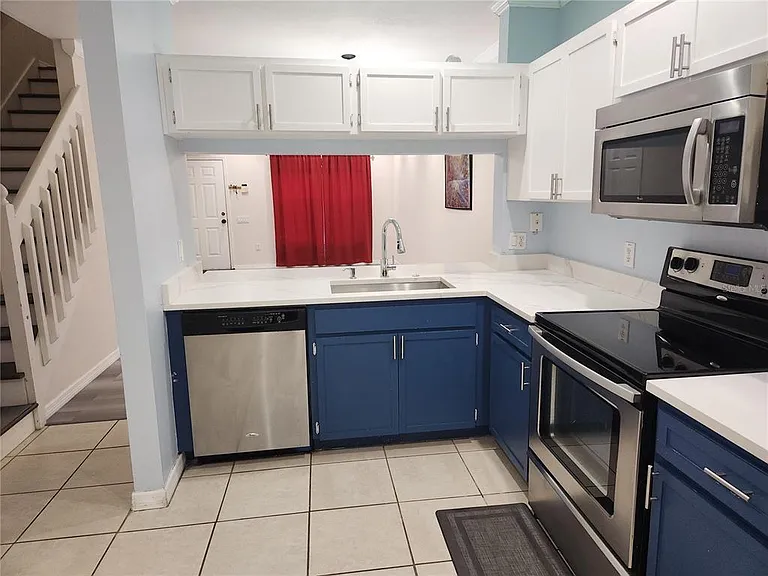 8637 Hunters Key Cir #8637 — Photo 4