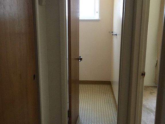 5th image of 3831 Pentagon Rd Unit 9