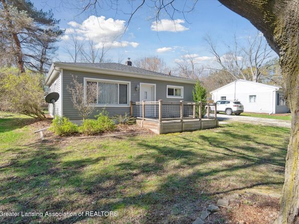 1628 River Terrace Dr, East Lansing, MI 48823
