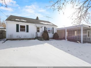 1930 Pershing Rd, New London, WI 54961