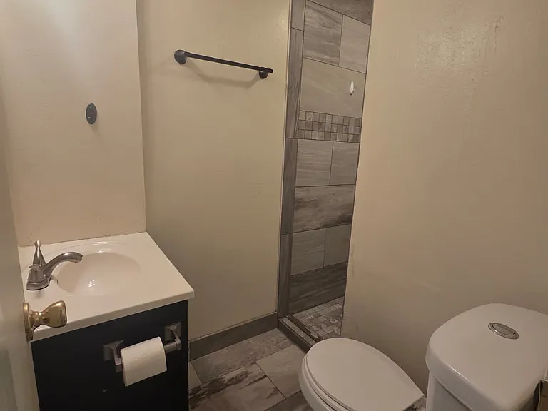 1105 Carol St — Photo 2